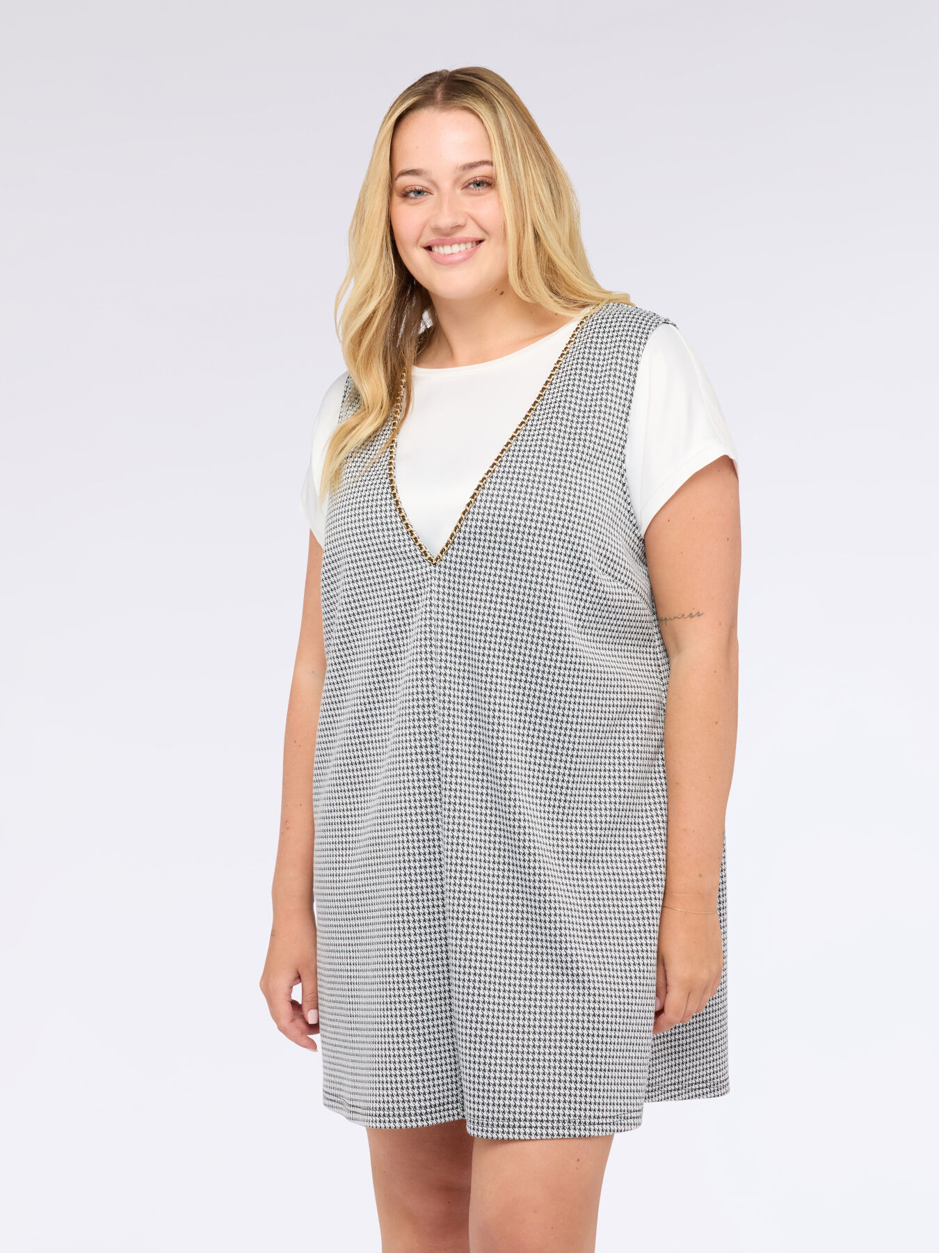 Vestito corto linea ad A con maxi scollo a V image number 2