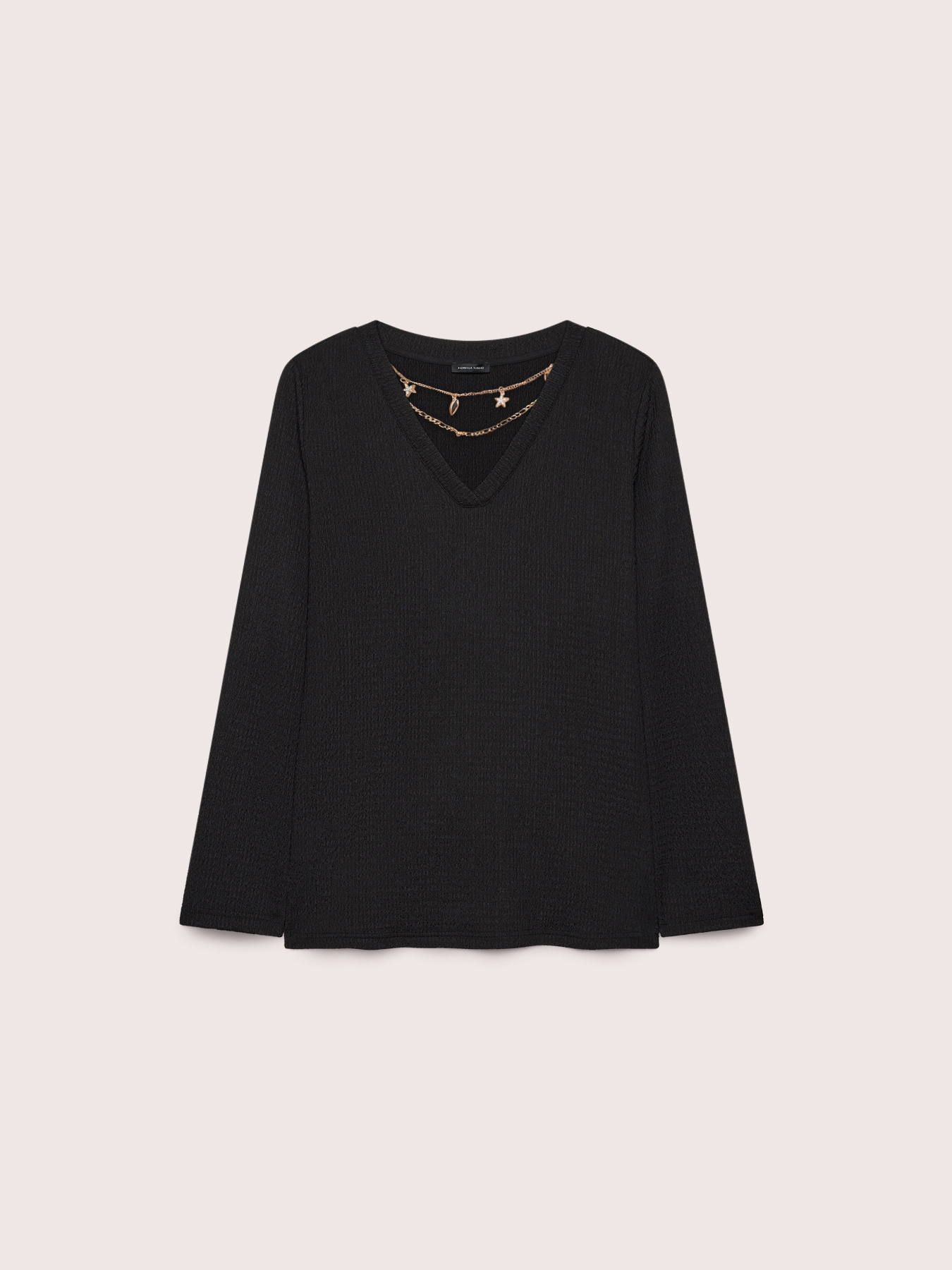 3D-textured T-shirt with necklace image number 4