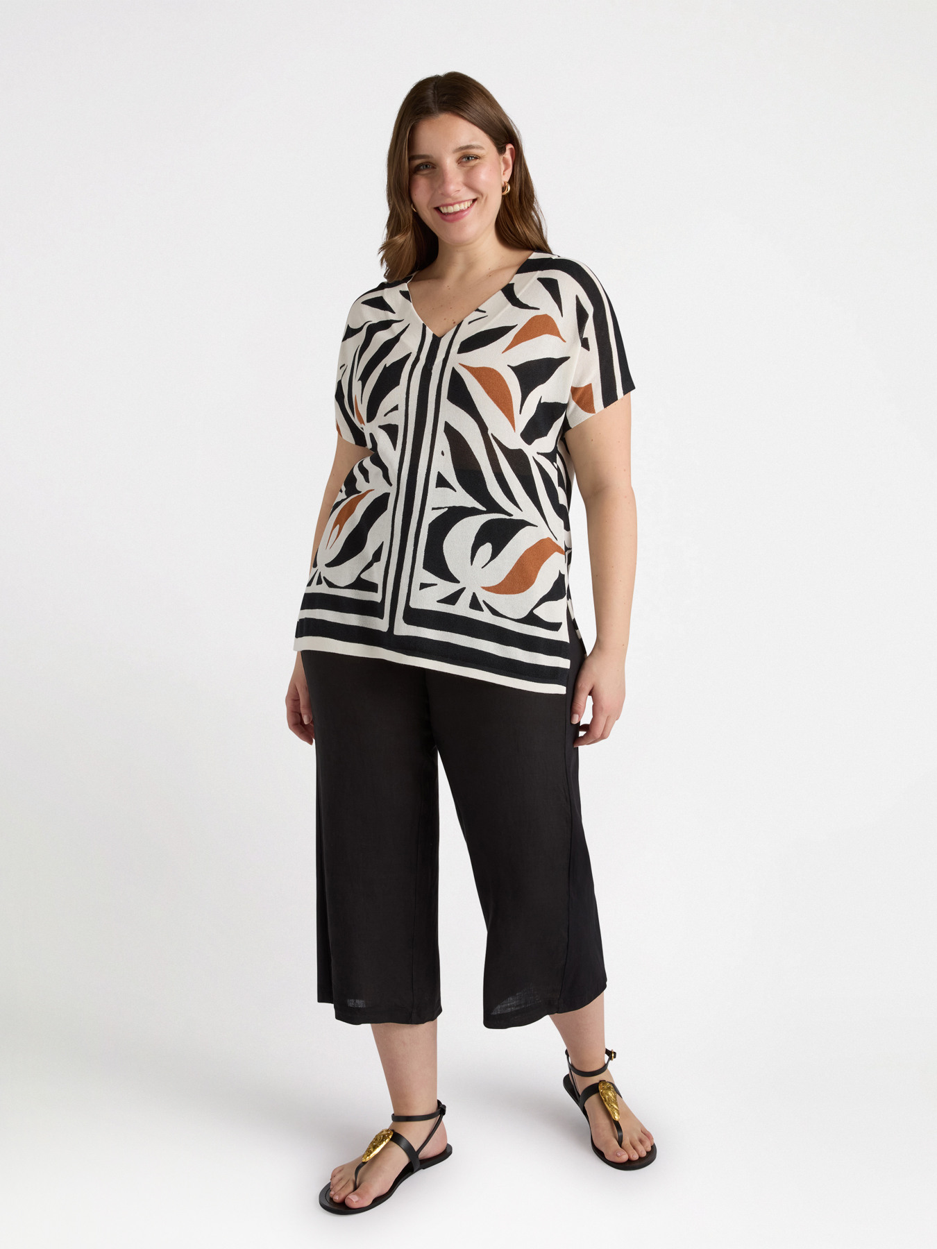 Sweater with ethnic print image number 2