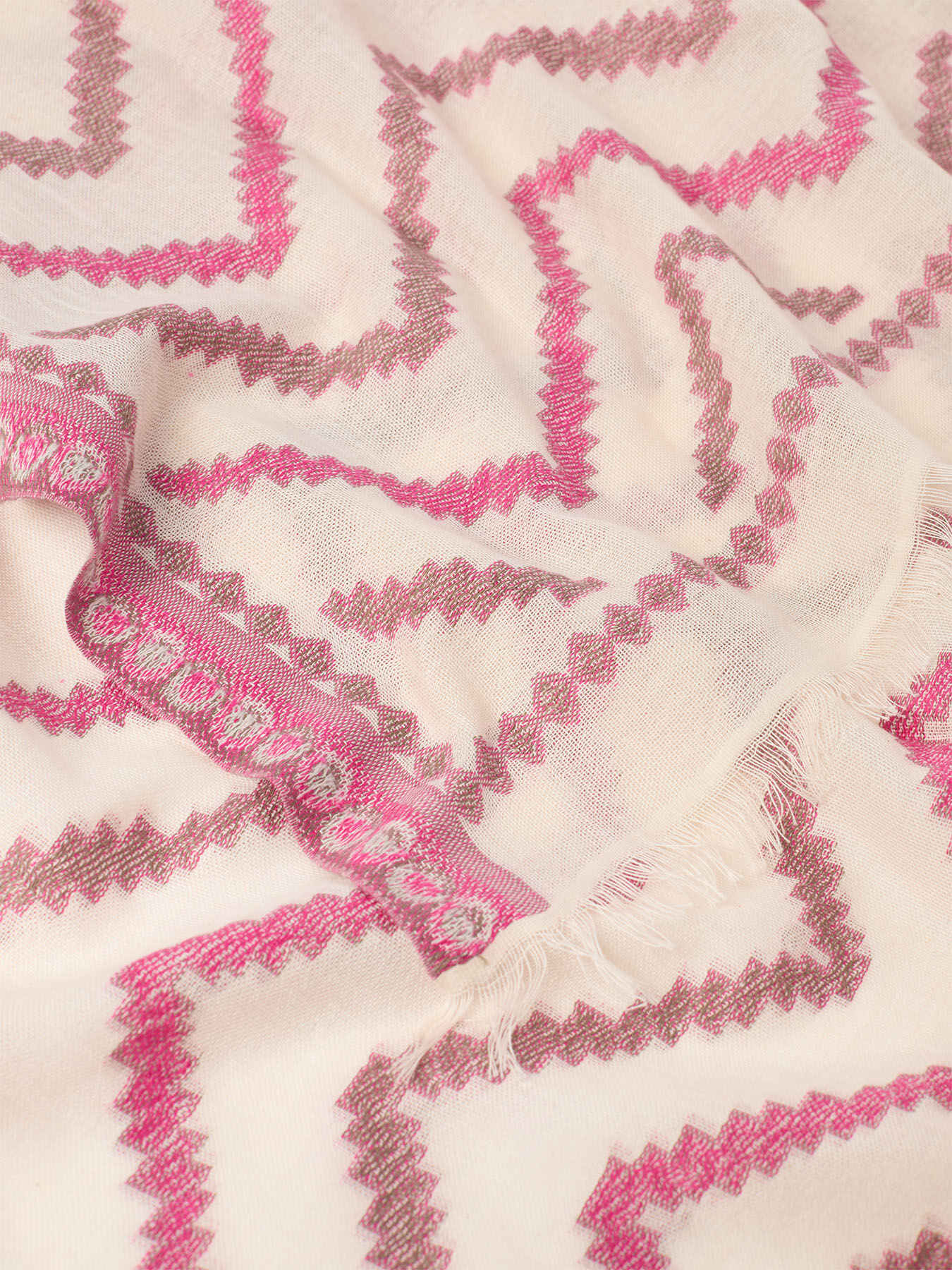 Foulard long avec broderies et franges image number 1