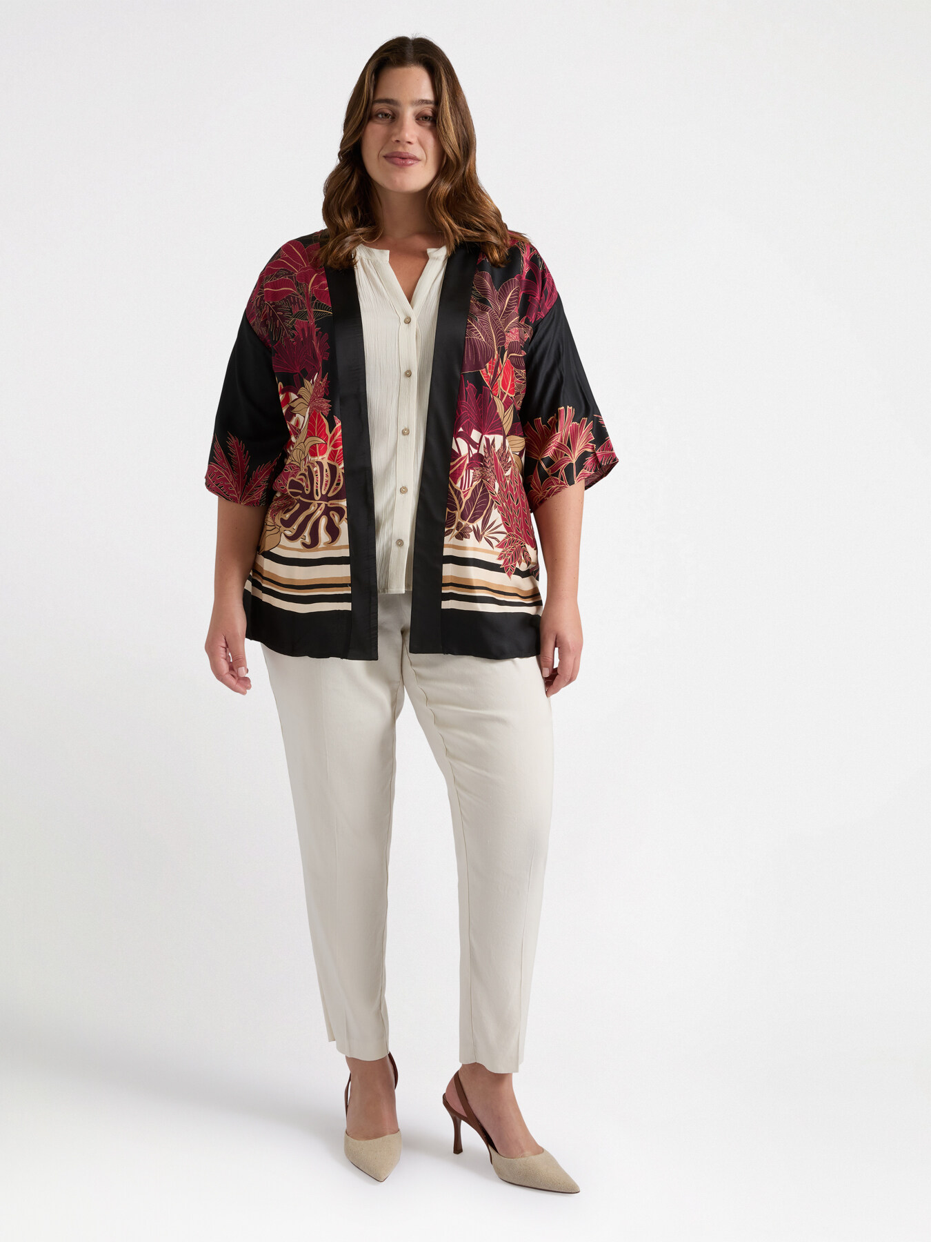 Shirt with knots on the sleeves image number 1