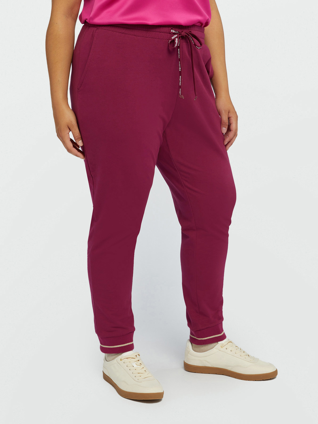 Pantal&oacute;n jogger de felpa image number 2