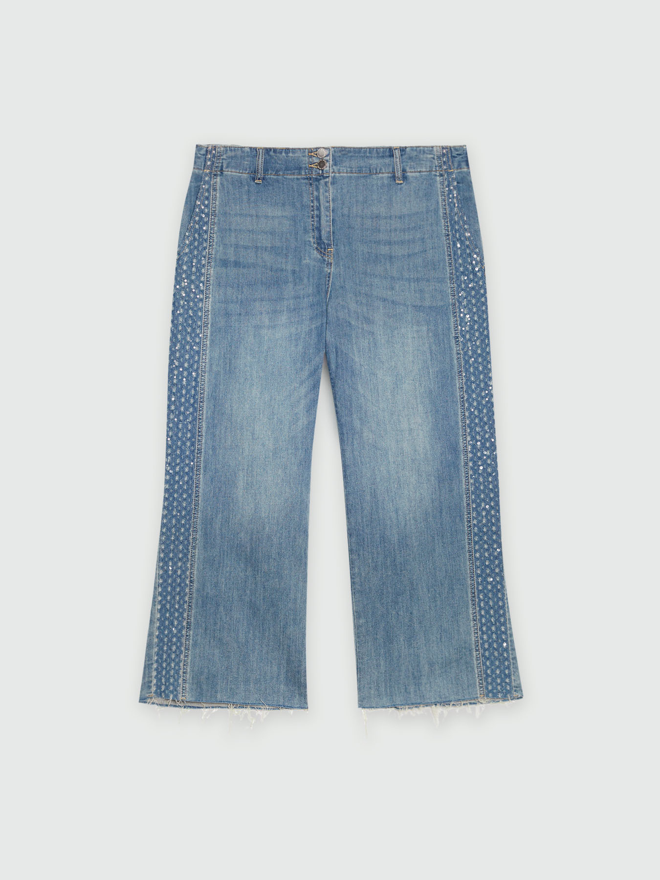 Jeans cropped dai bordi decorati con micro strappi e paillettes