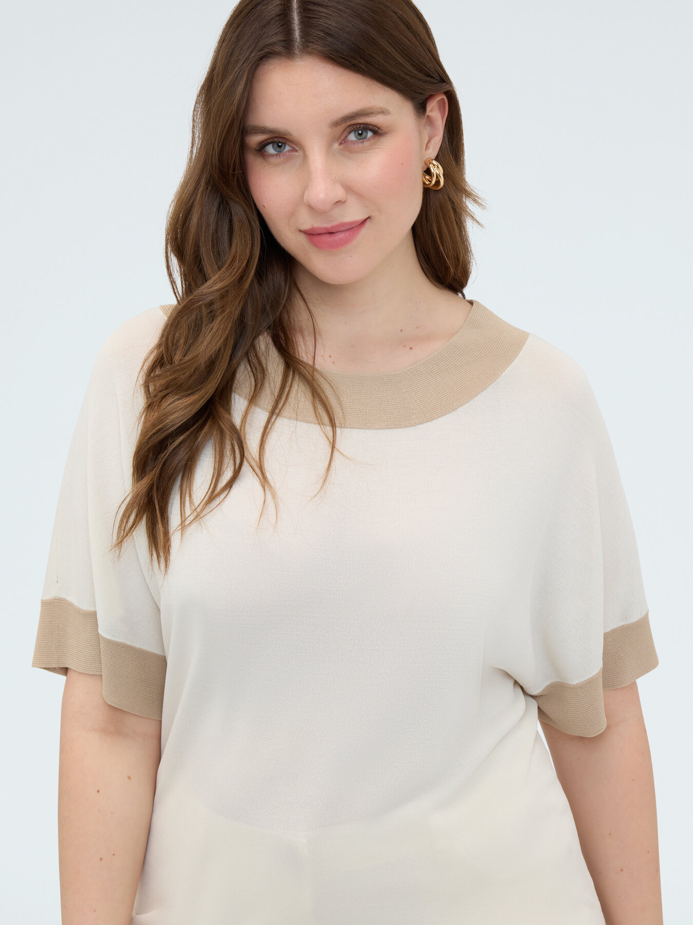 Knit t-shirt with contrasting edges image number 3