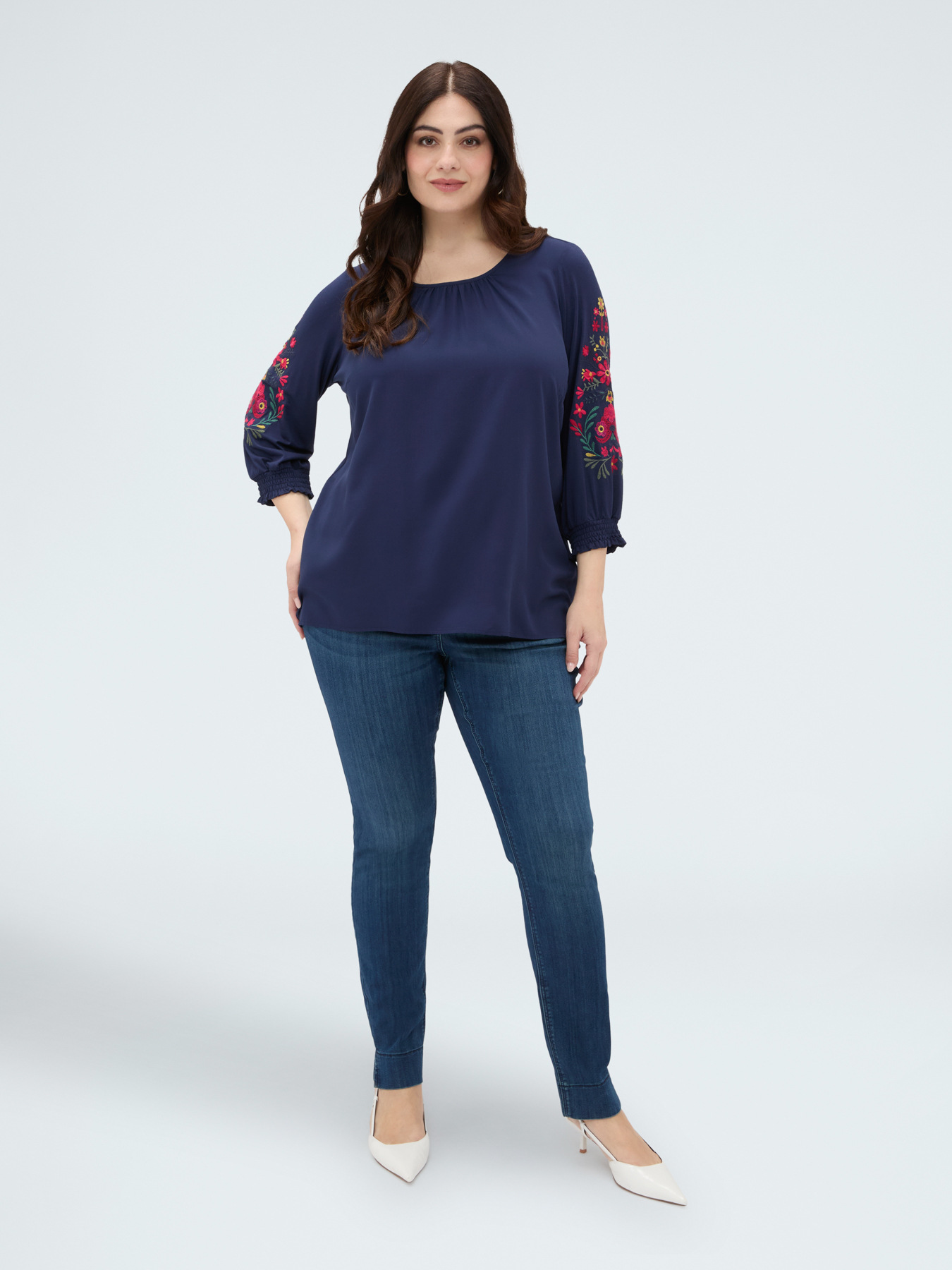 T-shirt en viscose avec broderies image number 0