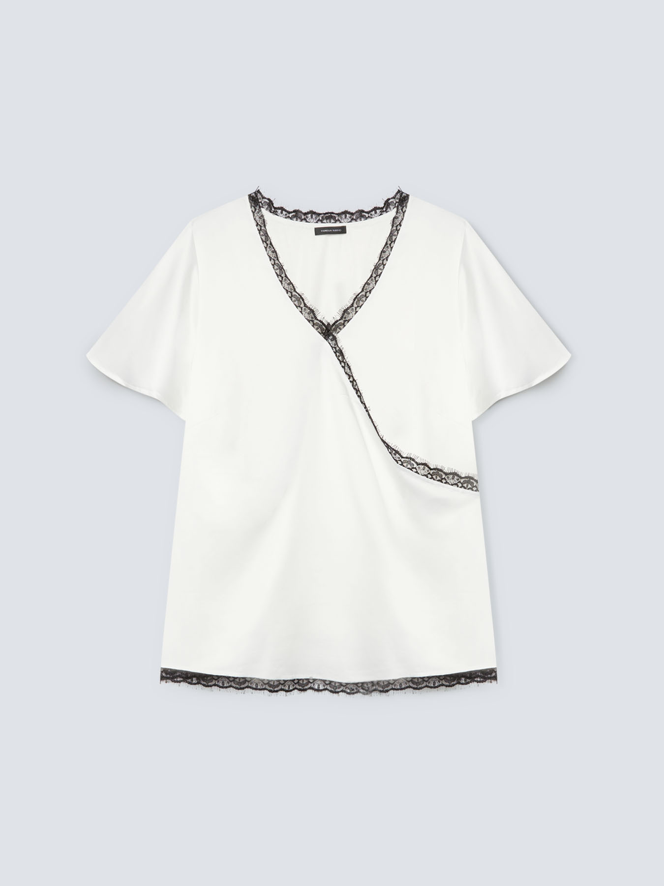 Blouse cache-c&oelig;ur et dentelle noire image number 3