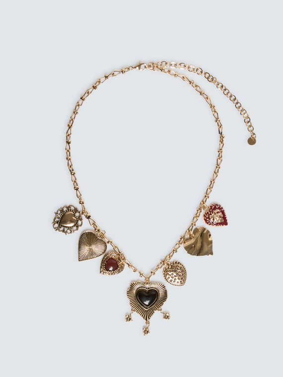 Collier avec pendentifs en forme de c&oelig;ur