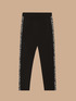Pantalones joggers con bordes estampados image number 3