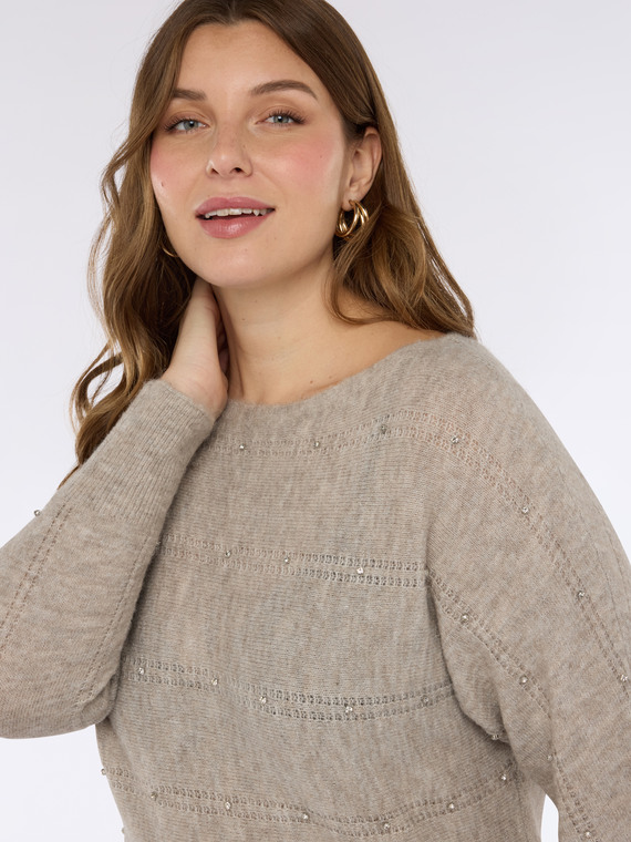 Durchbrochenes Shirt mit leuchtenden Applikationen