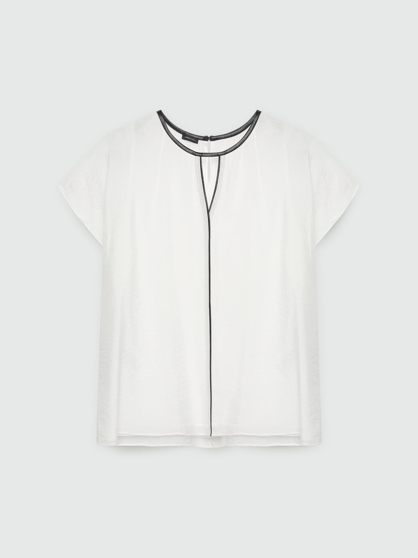 Blouse with black trims and cut-out detail image number 4