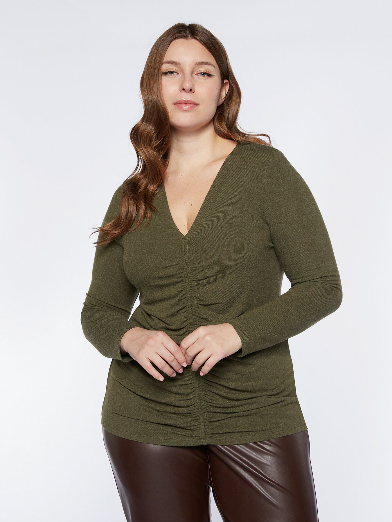 Camiseta con fruncido central image number 0