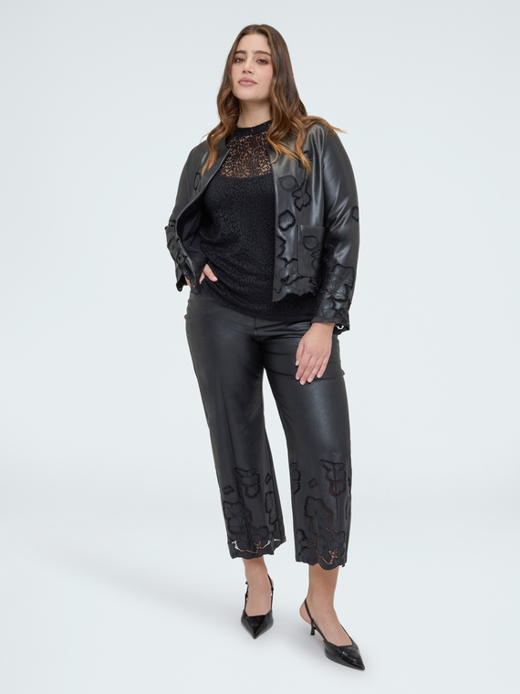 Cropped-Hose aus beschichtetem Stoff mit Blumenmuster