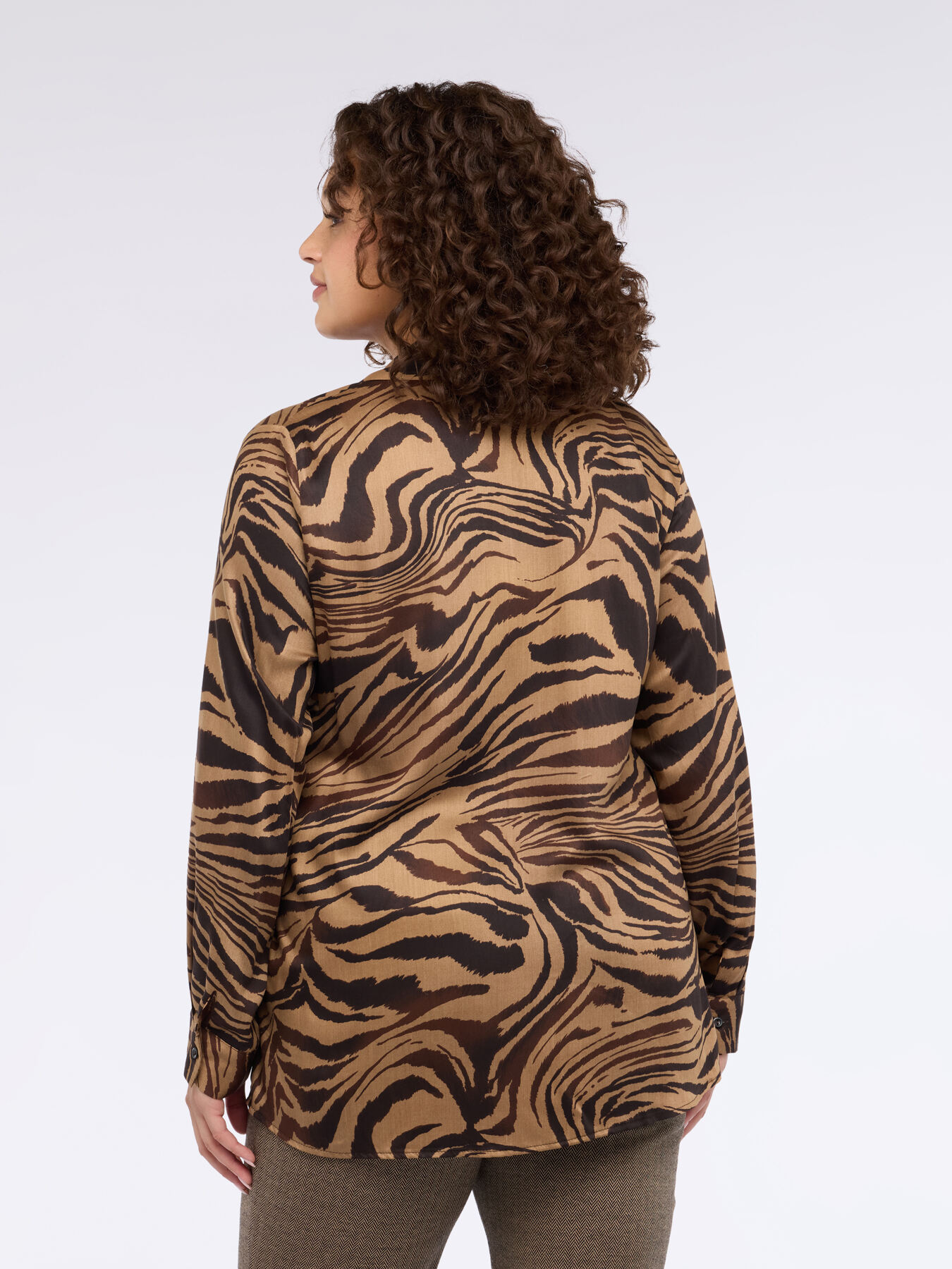 Camicia con stampa zebrata in raso image number 1