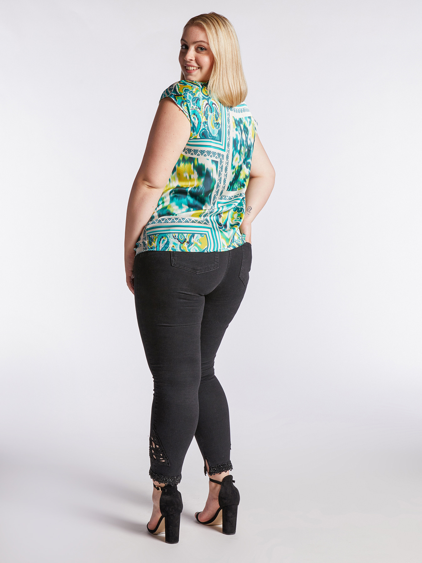 Jeggings with lace at the hem image number 1