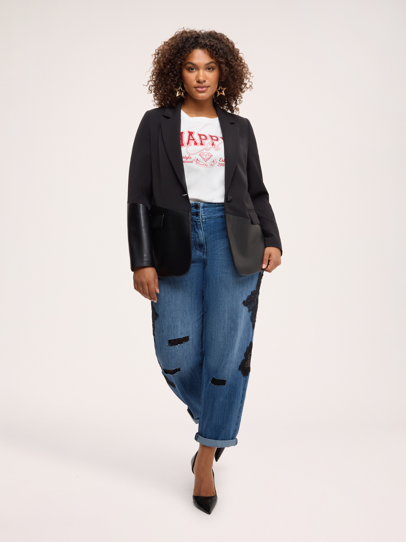 Balloon jeans with lace and rips image number 2
