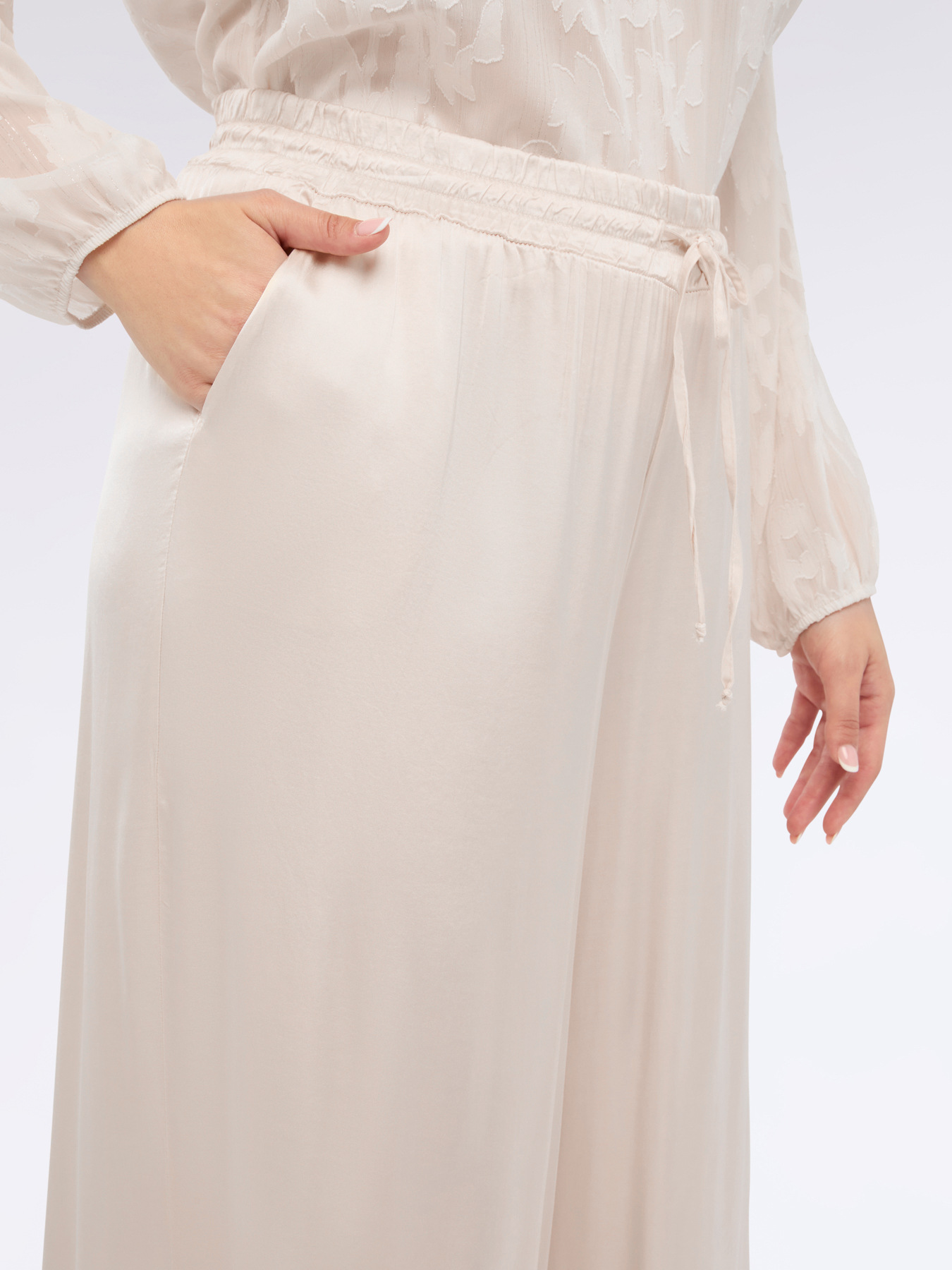 Wide leg pants in stretch satin image number 3