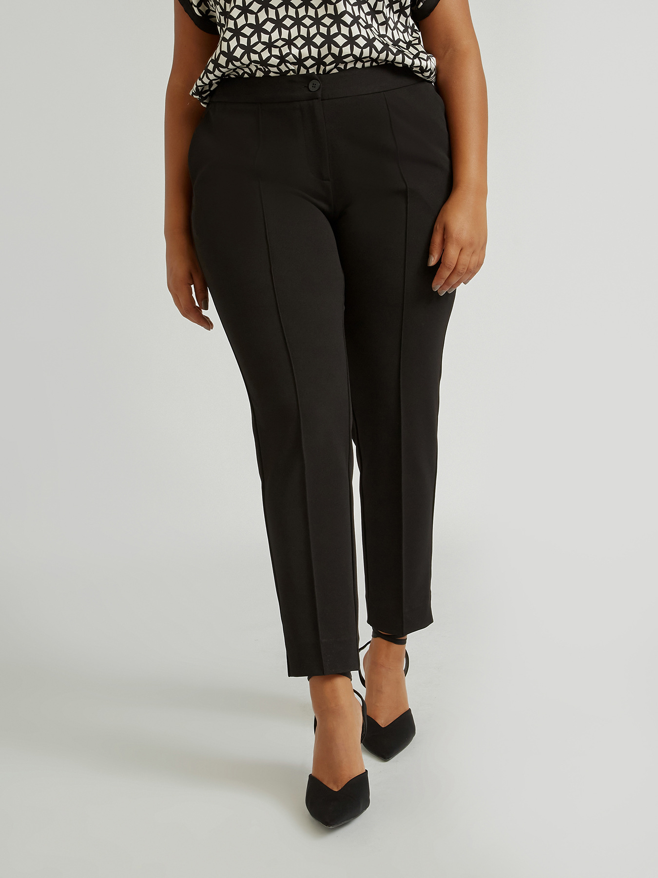 Pantaloni in tessuto cr&ecirc;pe image number 2