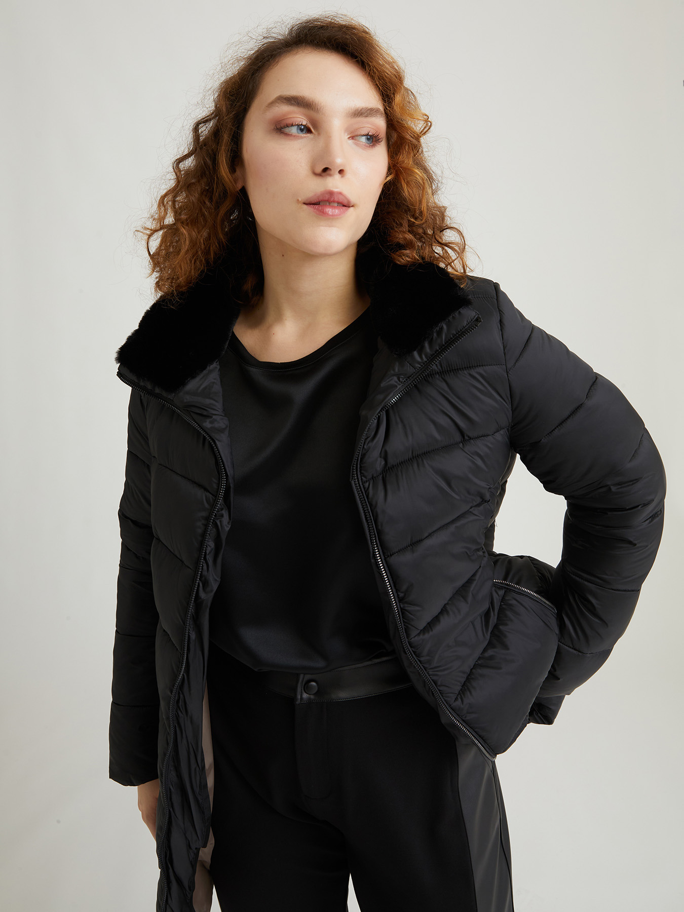 Doudoune rembourr&eacute;e avec fermeture &eacute;clair devant image number 2