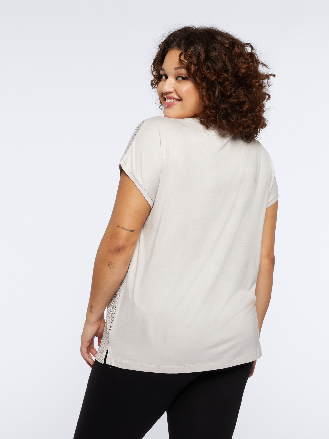 T-shirt in tulle con paillettes image number 1