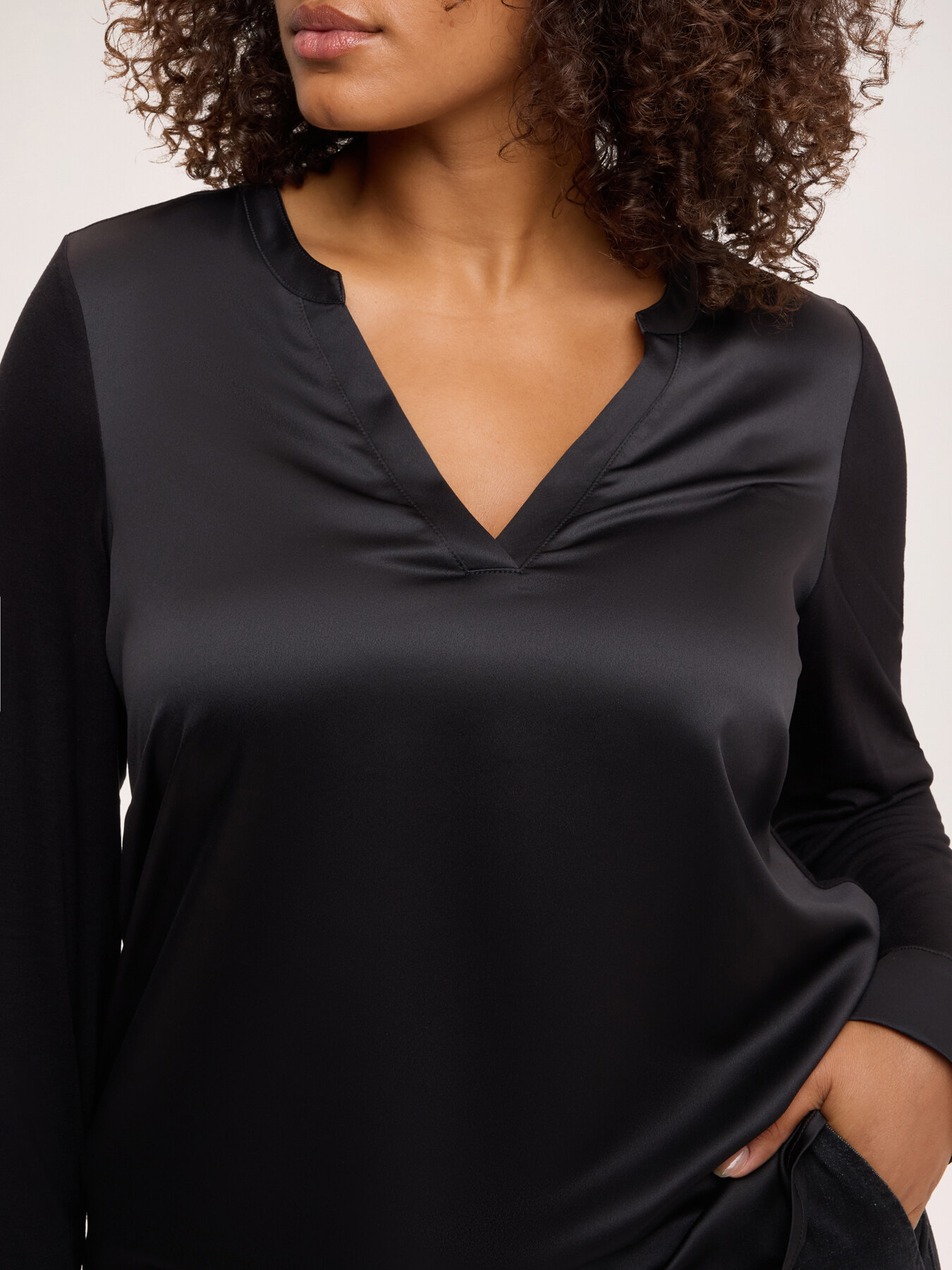 Camiseta bimaterial en raso y jersey image number 3