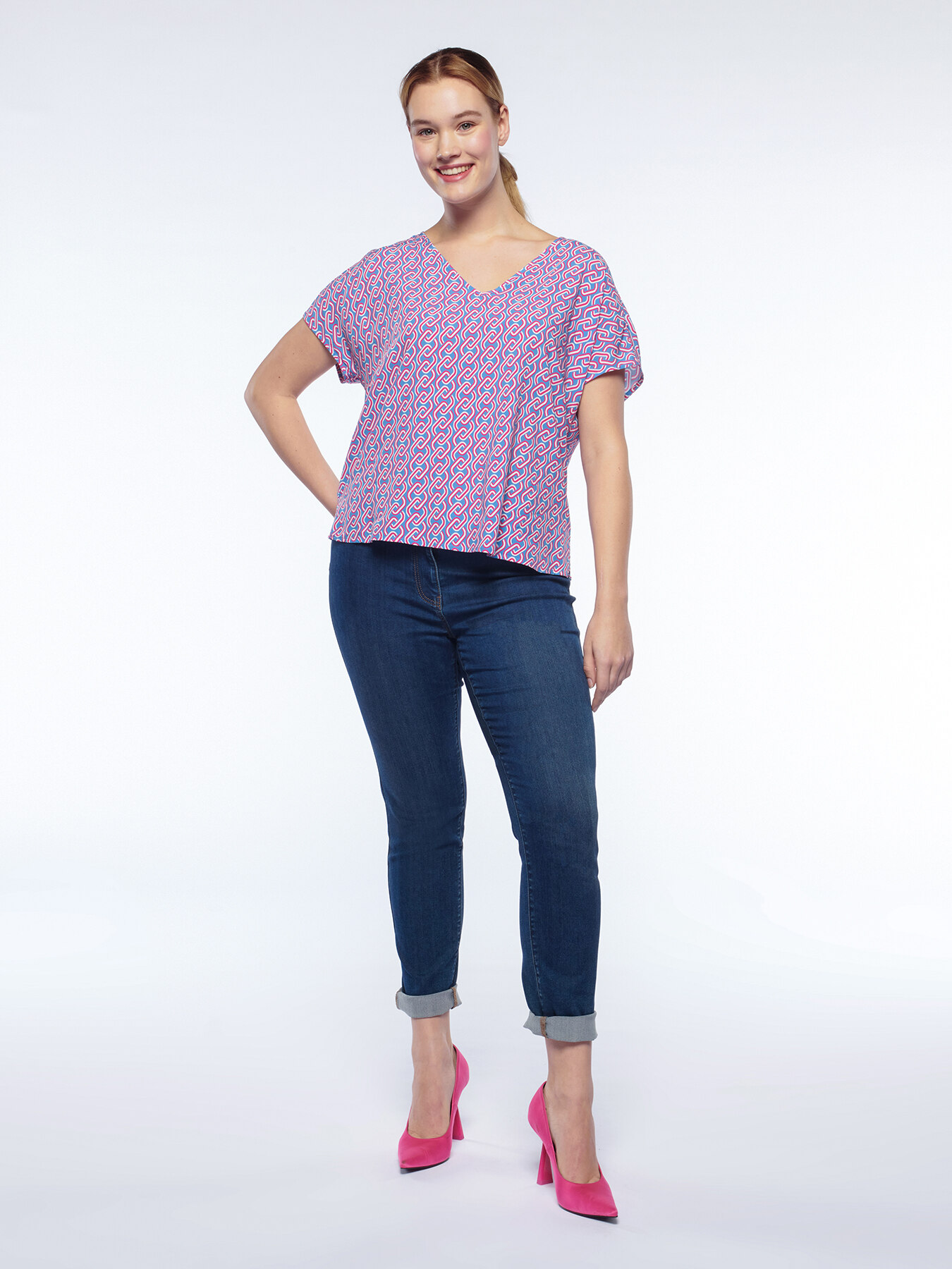 Blouse with a chain print image number 2