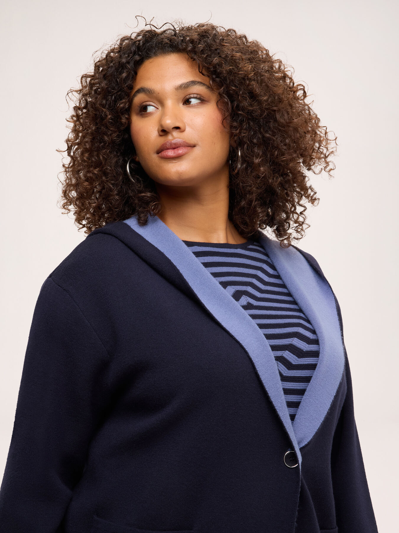 Two-tone knit coat image number 3