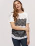 T-Shirt mit Spitzen-Bord&uuml;ren image number 2