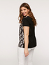T-Shirt mit Vorderseite aus bedrucktem Satin image number 1
