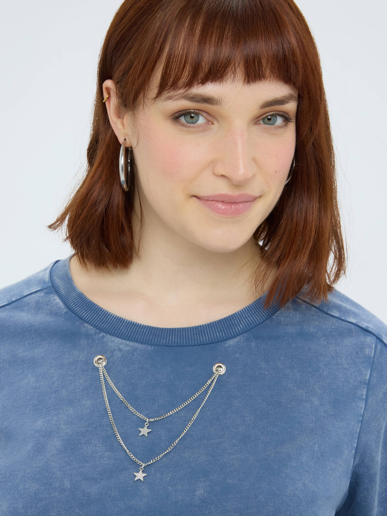 Sweatshirt with decorative chains image number 3