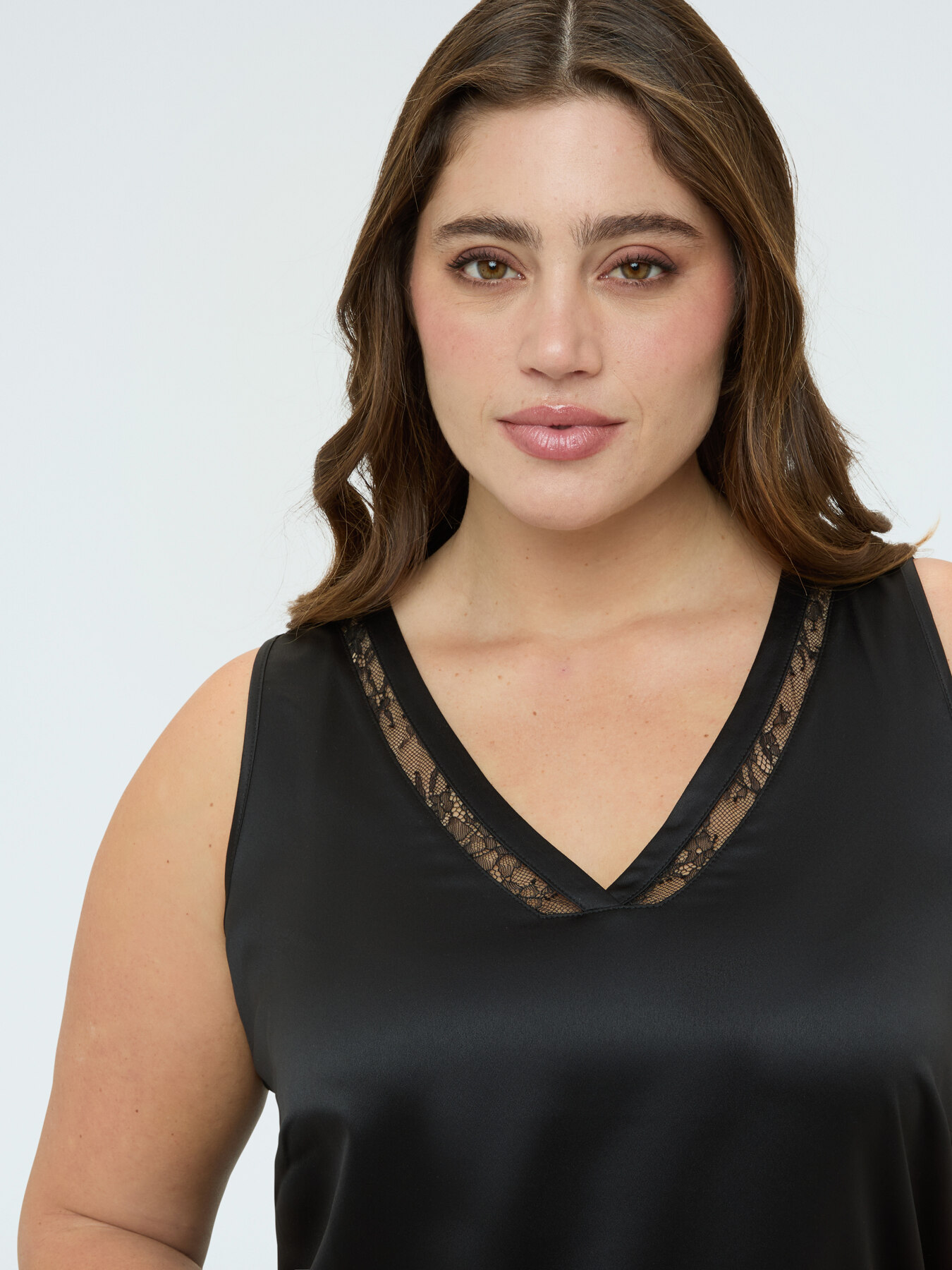 V-neck top with lace detail image number 3