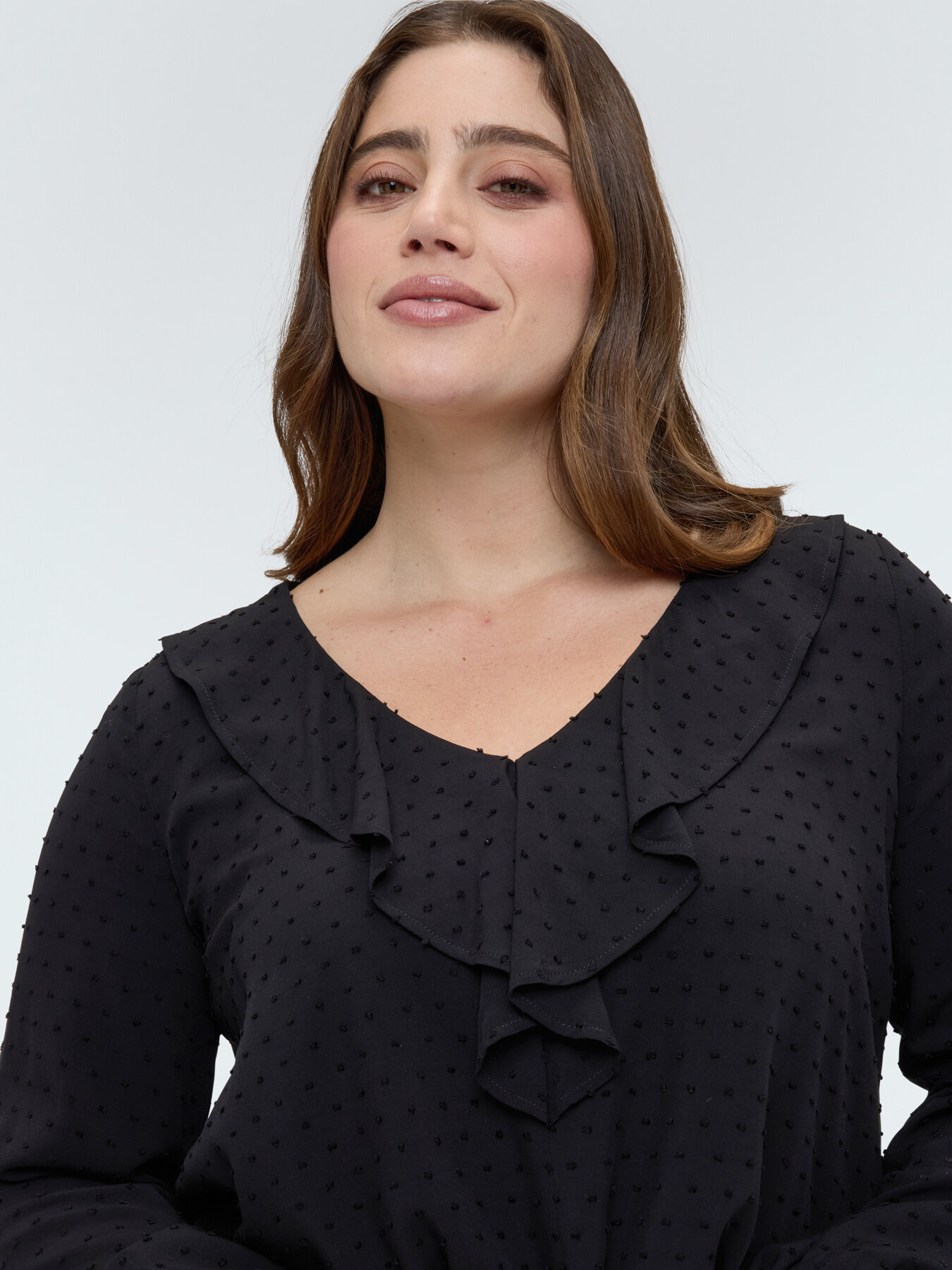 Blusa in plumetis a pois con volant image number 2