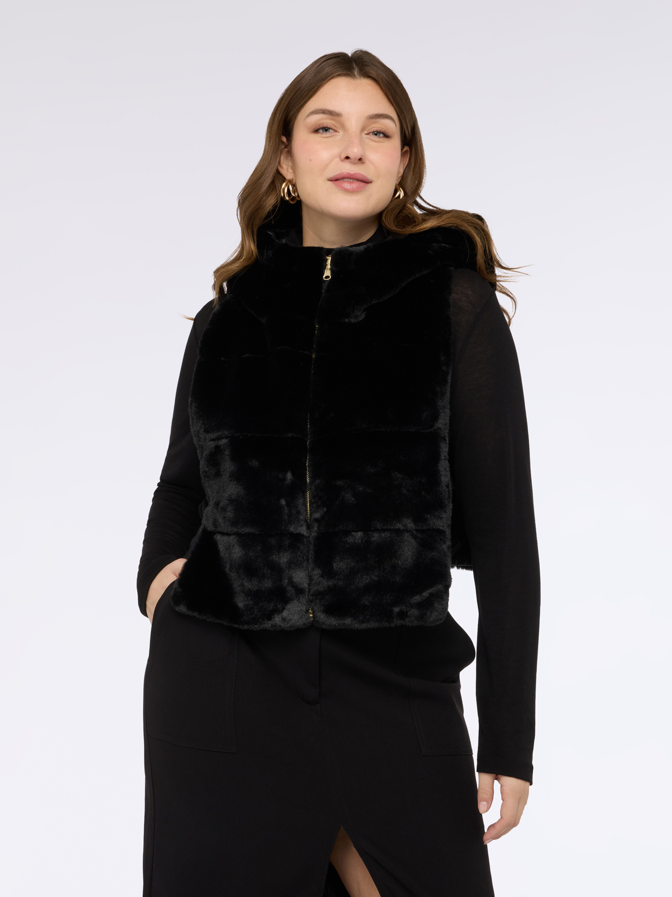 Bavette rembourr&eacute;e avec capuche en peluche image number 4