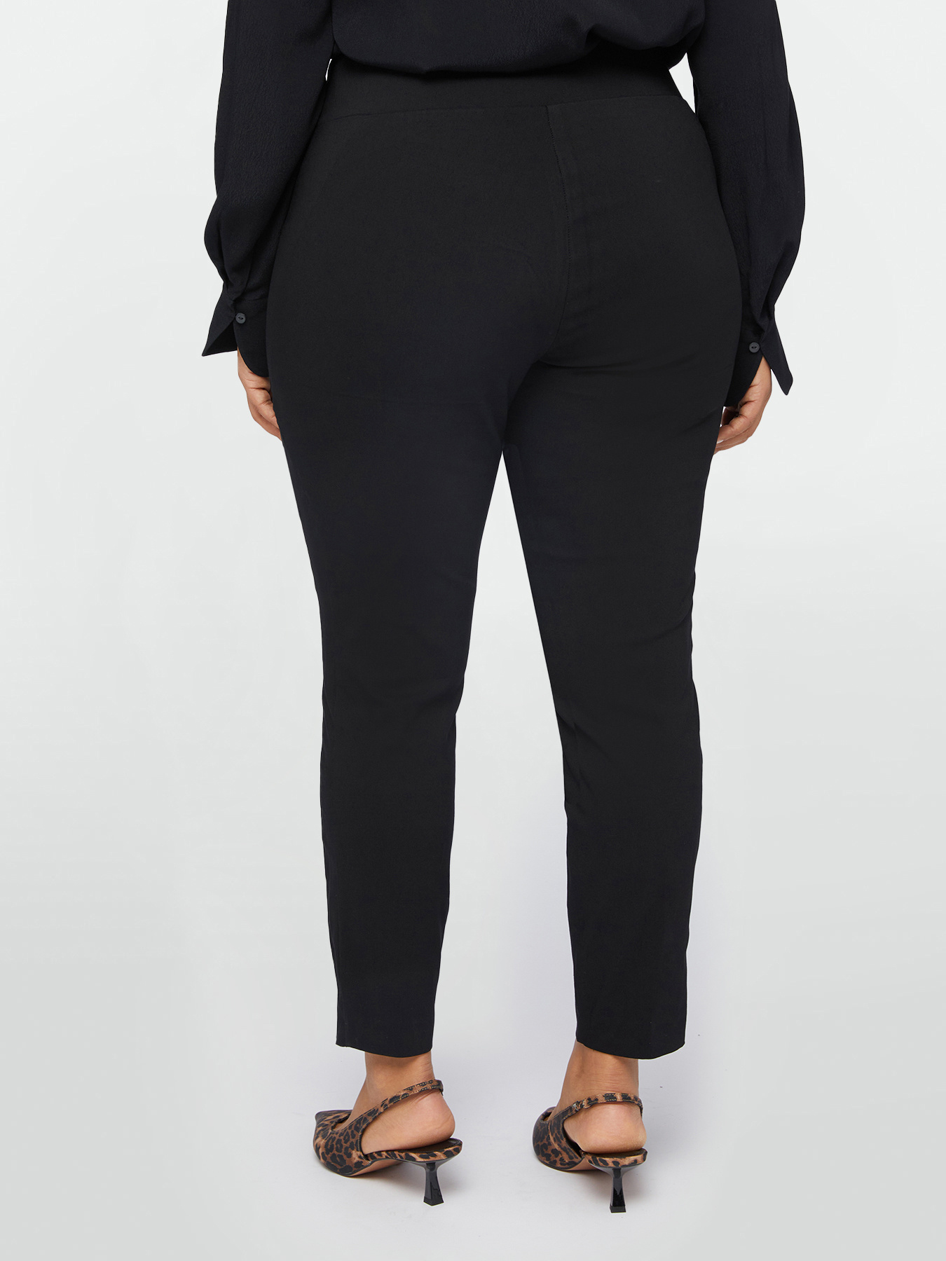 Super stretch LENZING&trade; ECOVERO&trade; viscose jeggings image number 2