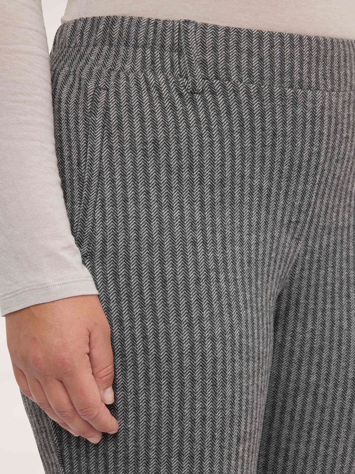Jogger pants in Milano stitch image number 3