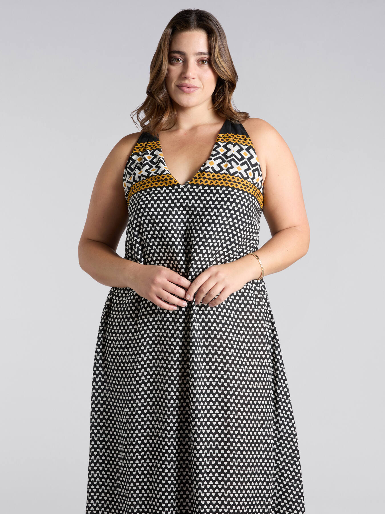 Long dress with tribal print image number 3