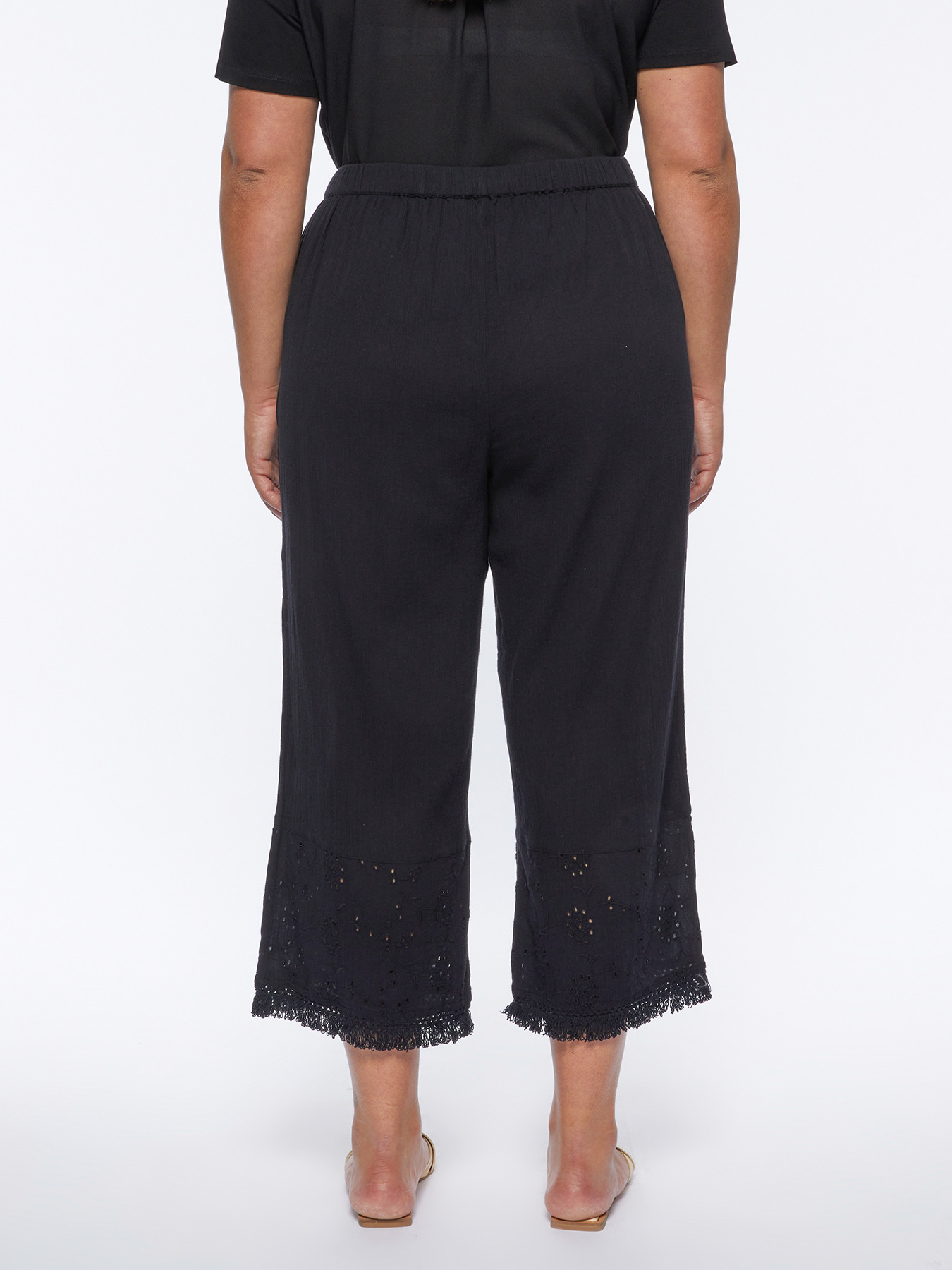 Pantaloni cropped con bordi in sangallo image number 1