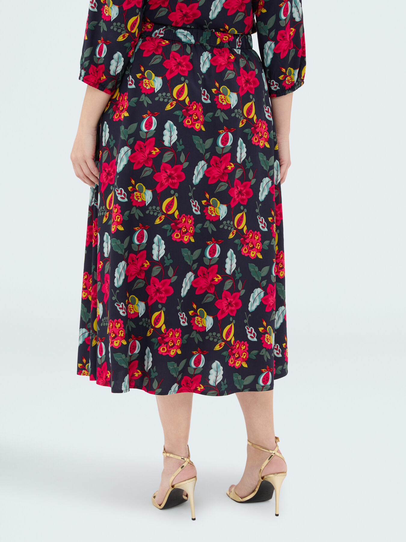 Long skirt with floral print image number 1