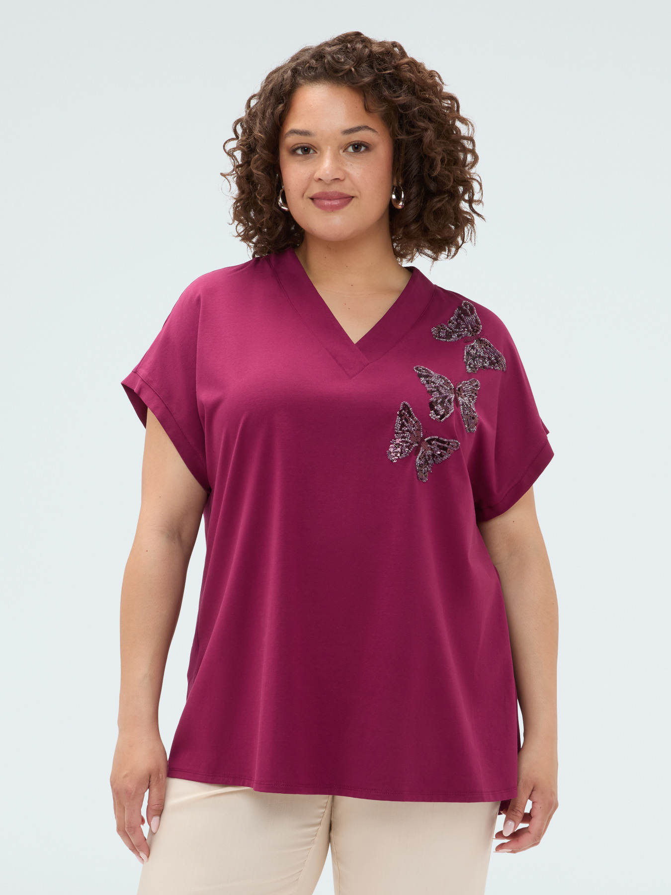 T-shirt bimaterica con farfalle in paillettes image number 0