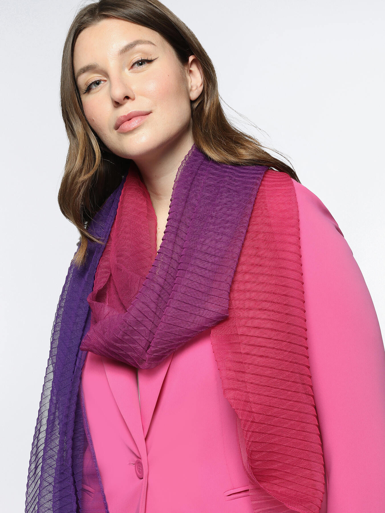 Pa&ntilde;uelo de tul plisado difuminado image number 2