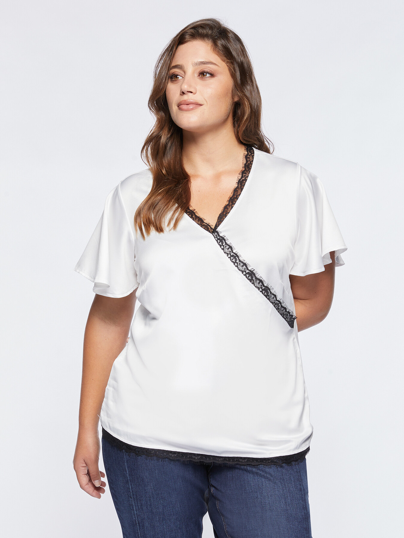 Blouse cache-c&oelig;ur et dentelle noire image number 0