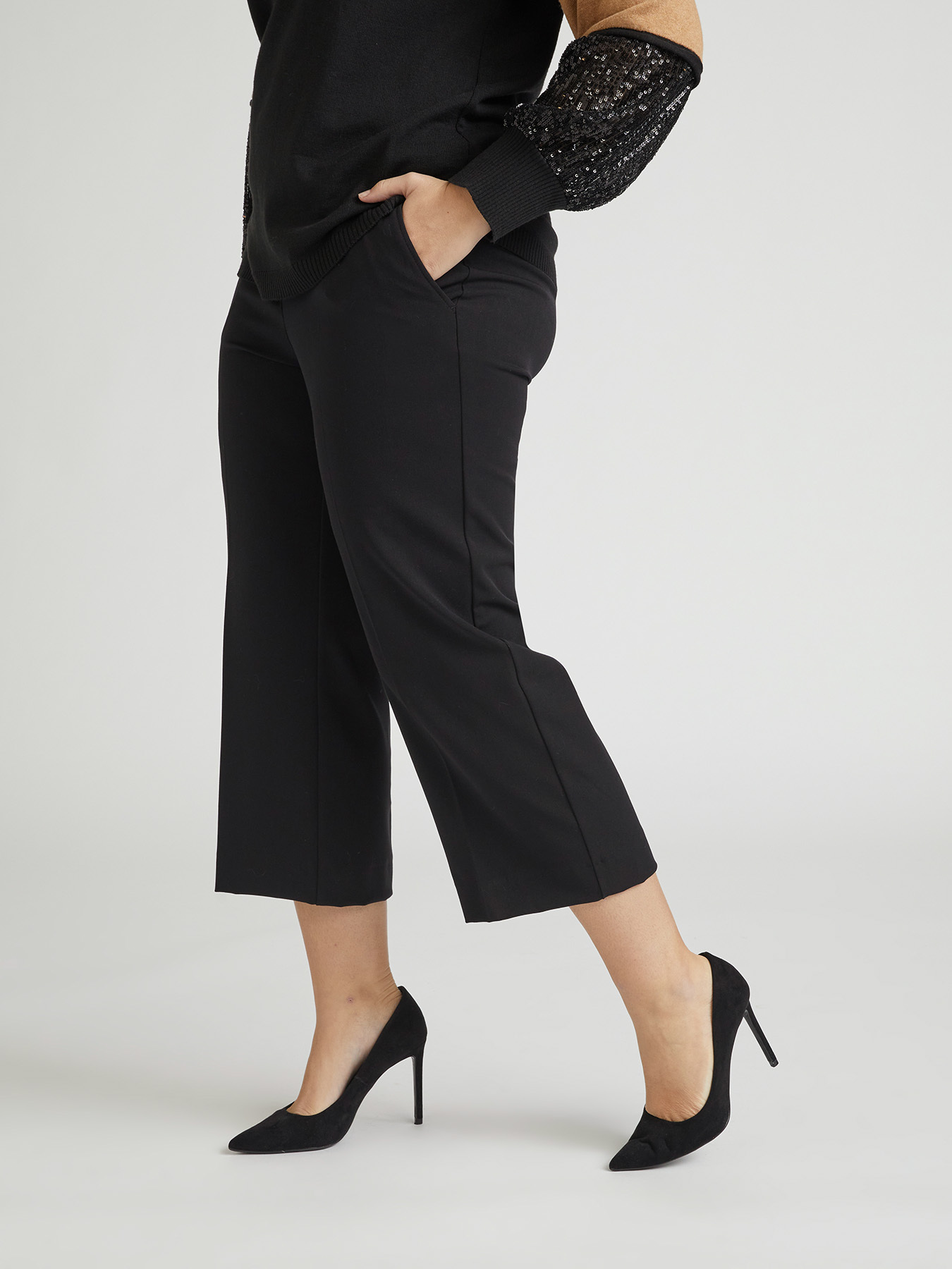Pantaloni cropped tinta unita image number 2