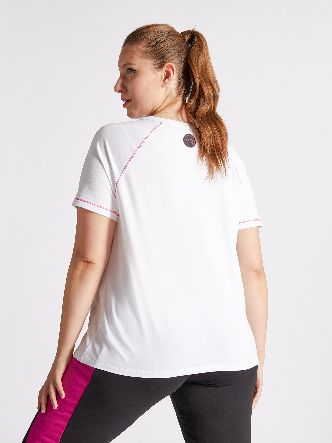 T-shirt "GO." con scritta laminata image number 1