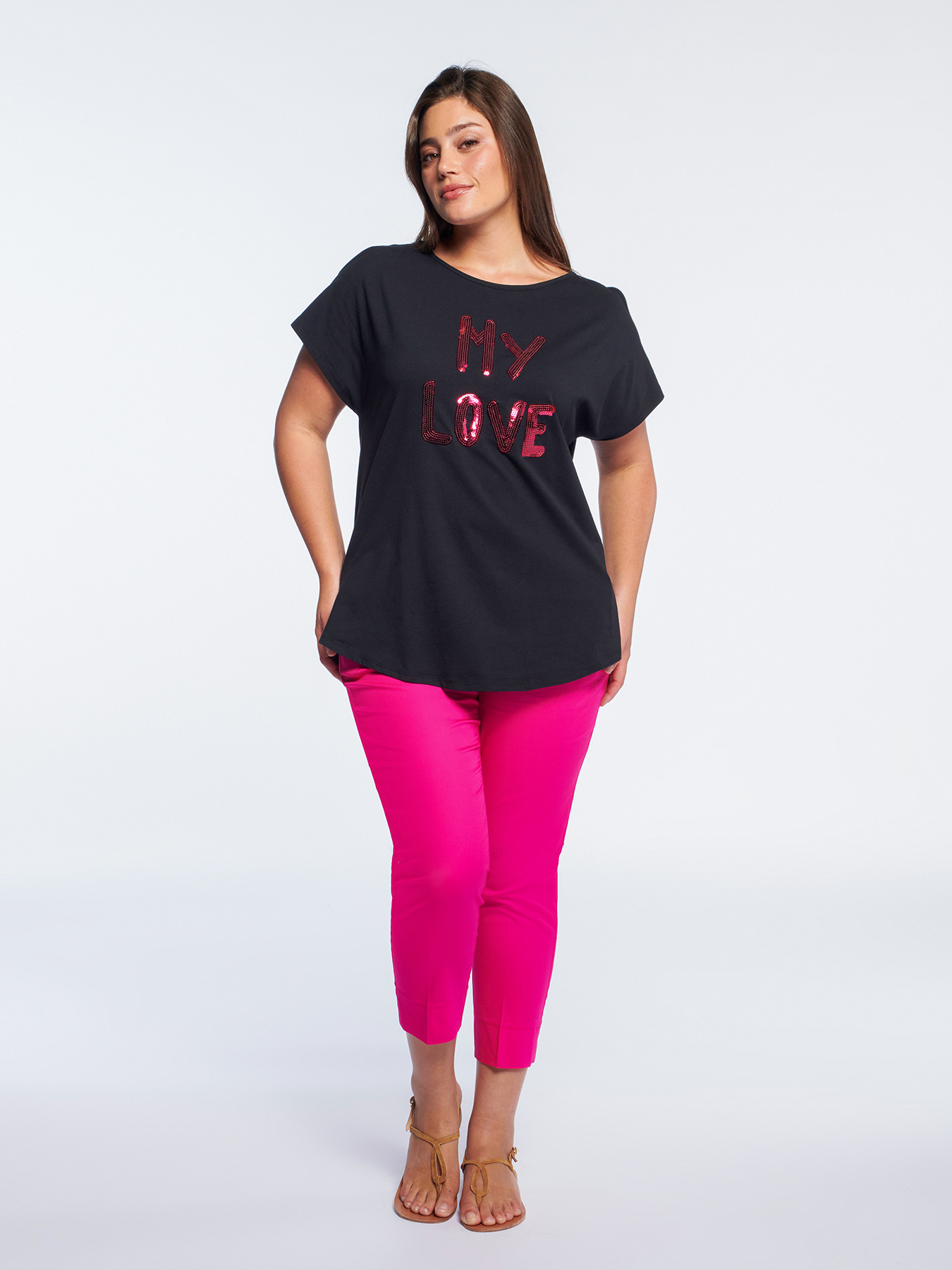 Camiseta con texto y abertura circular en las mangas image number 3