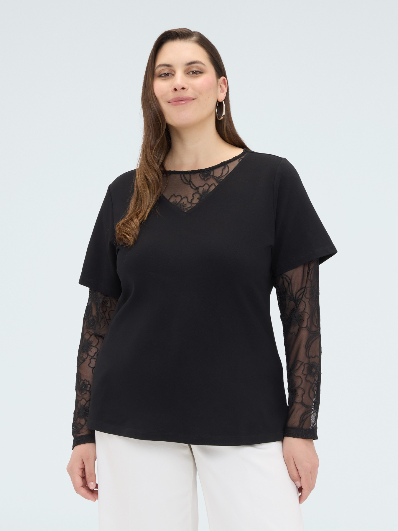 T-shirt con maniche e scollo in pizzo image number 2