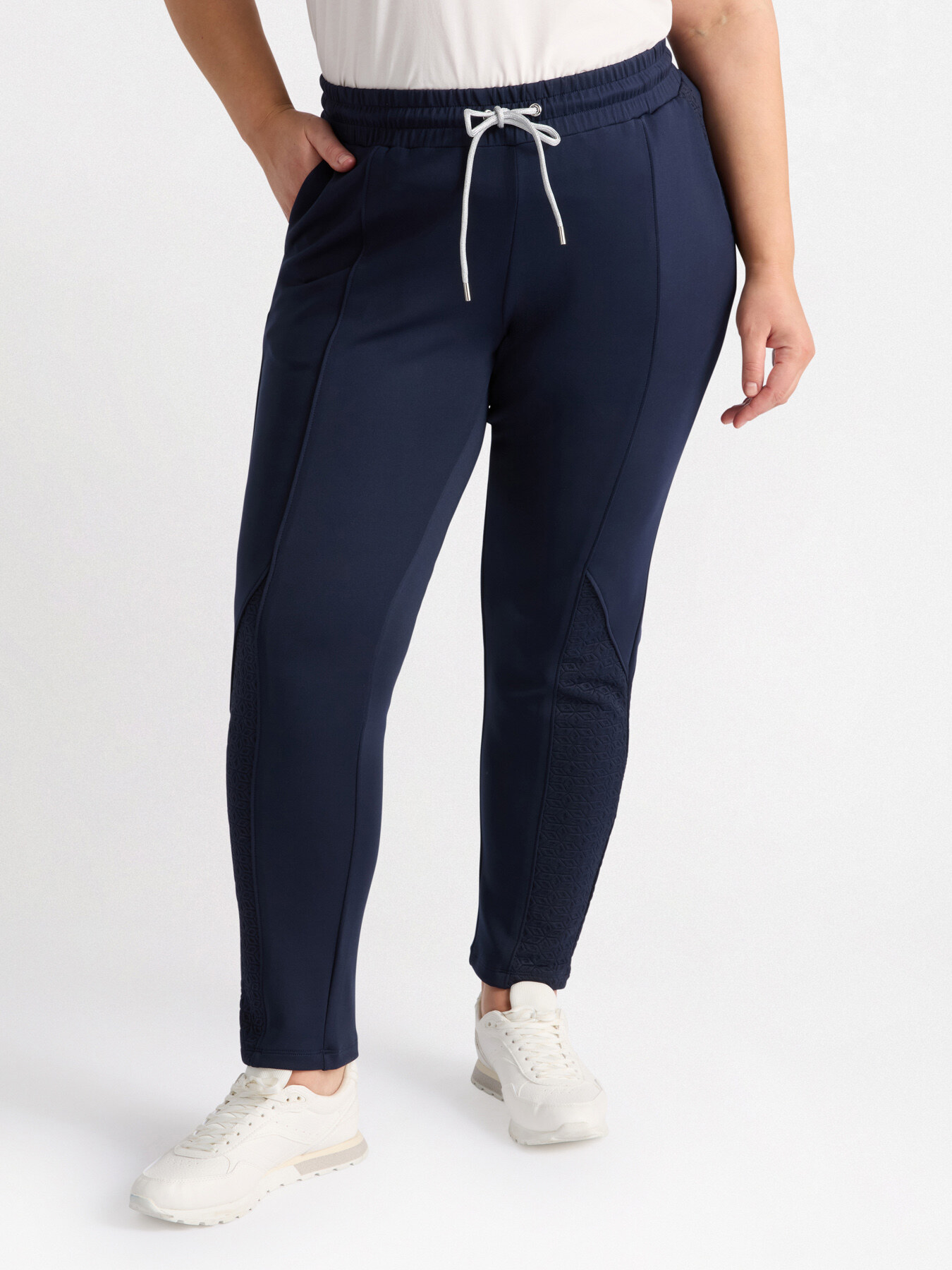Joggers mit Tunnelzug in der Taille image number 0