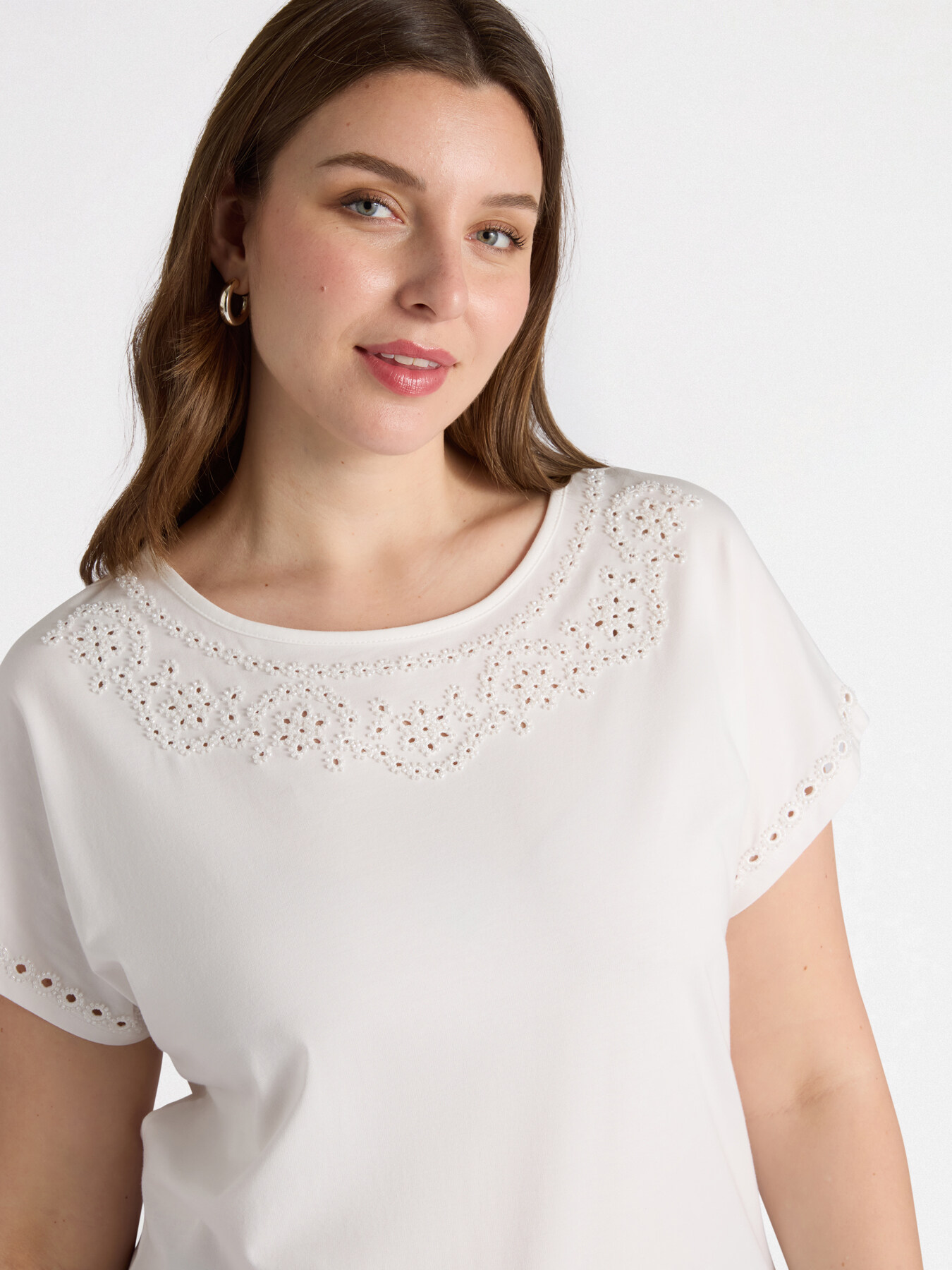 T-shirt with embroidery image number 0