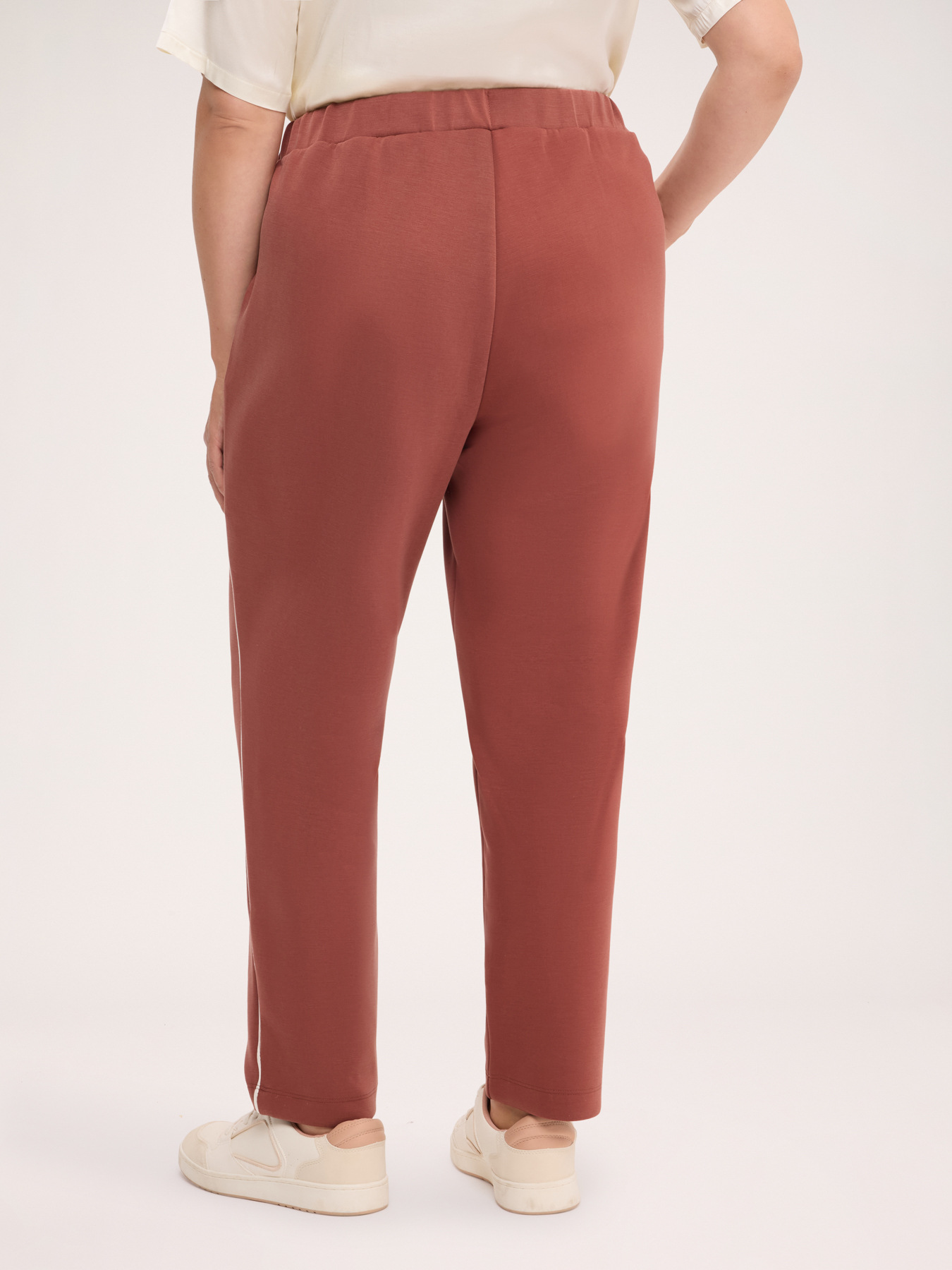 Casual sweatpants image number 1