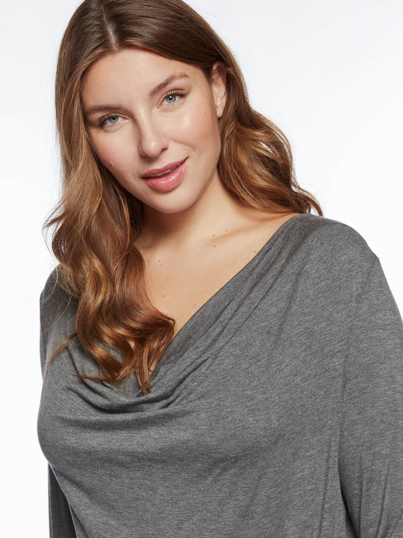 Camiseta con escote holgado image number 2