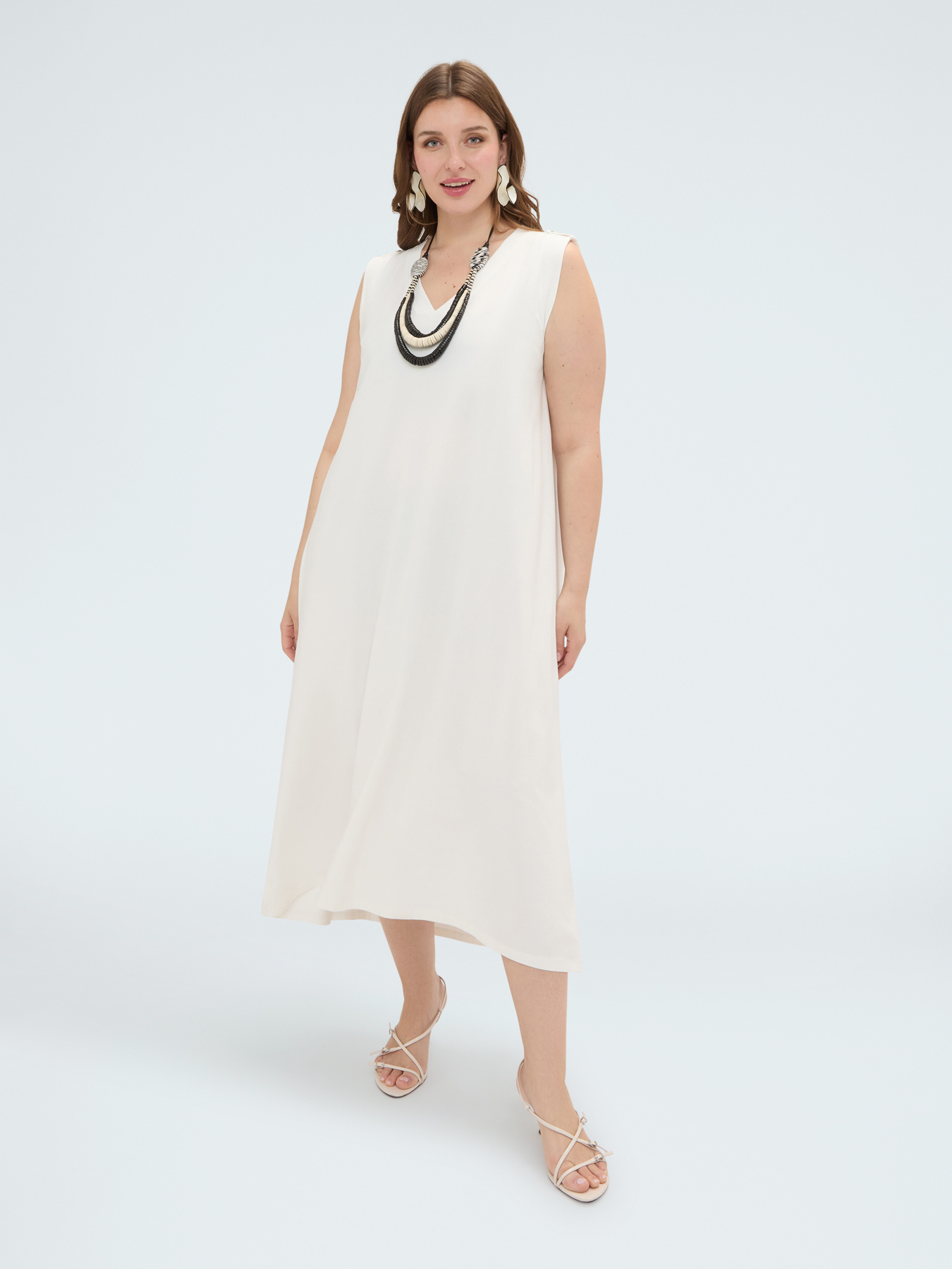Robe longue avec d&eacute;collet&eacute; en V image number 2