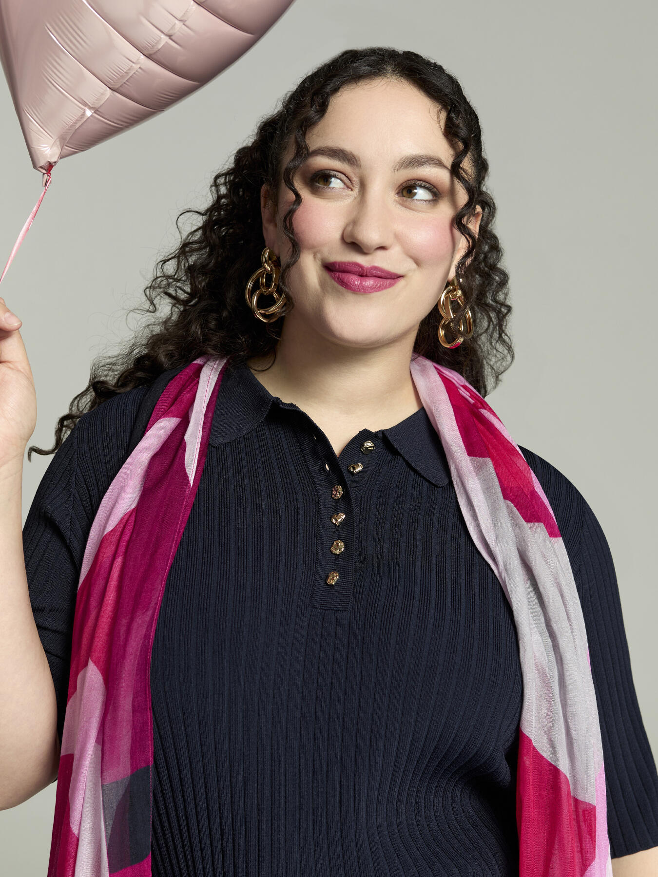 Polo de punto acanalado con botones decorativos image number 0